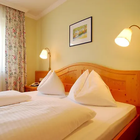 Casa de hóspedes Weisses Roessl 2*