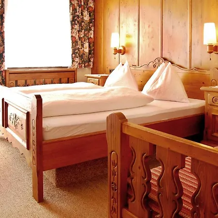 Weisses Roessl Casa de hóspedes 2*