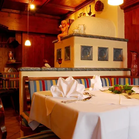 Weisses Roessl Casa de hóspedes 2*